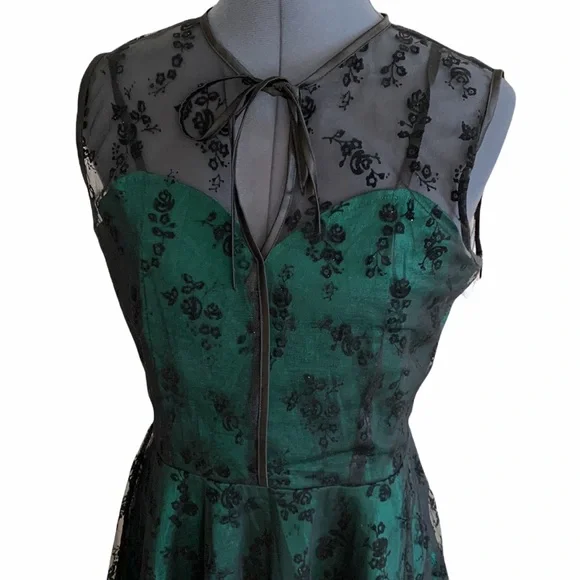 ❌SOLD❌Voodoo Vixen Emerald Dress - Picture 6 of 14